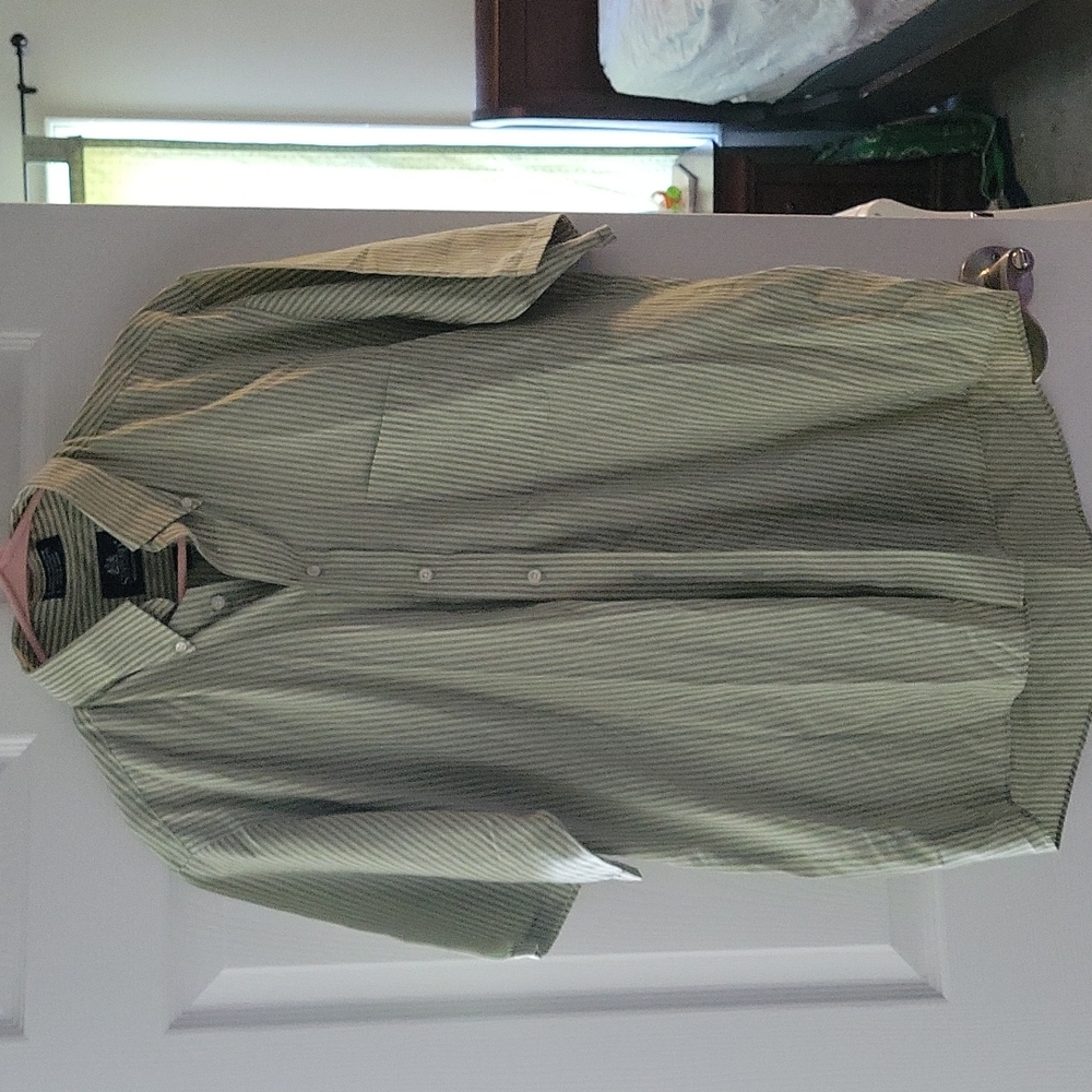 EUC Stafford wrinkle free men's dress shirt